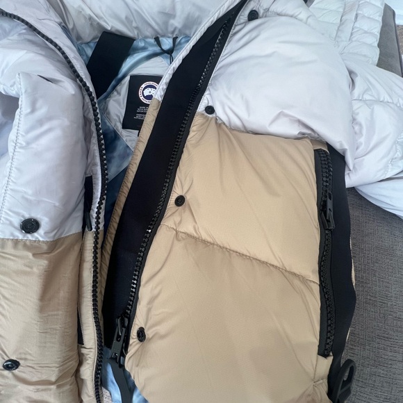 Canada Goose XS, new with tags - Picture 5 of 6